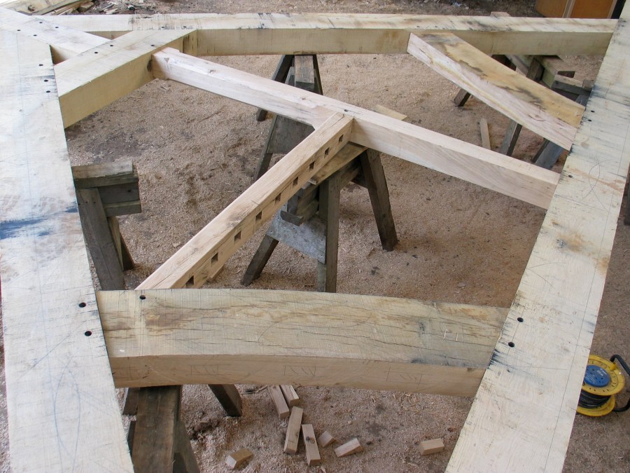 ferme en chêne vert, chêne vert, charpente traditionnelle, charpente en chêne, arbalétrier, entrait