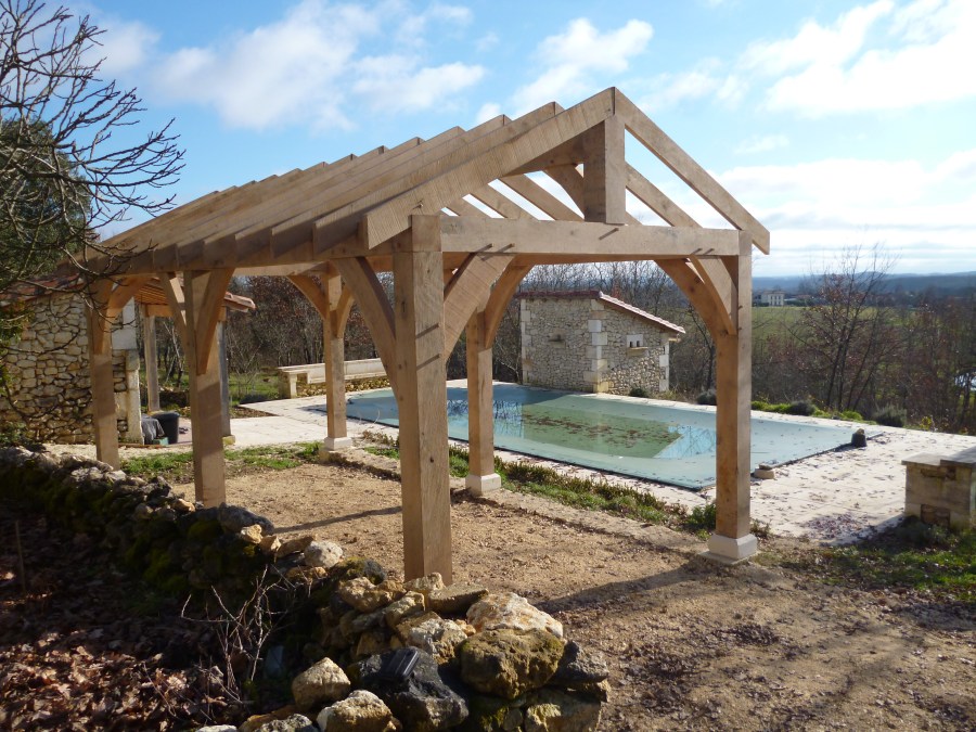 oak frame, timber frame, carpentry, carpenter, maison colombage, veranda, oak veranda, Dordogne, France, oak car port, traditional oak frame