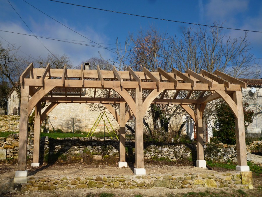 oak frame, timber frame, carpentry, carpenter, maison colombage, veranda, oak veranda, Dordogne, France, oak car port, traditional oak frame